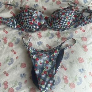 Frankie’s bikini x Danielle Guizio bikini